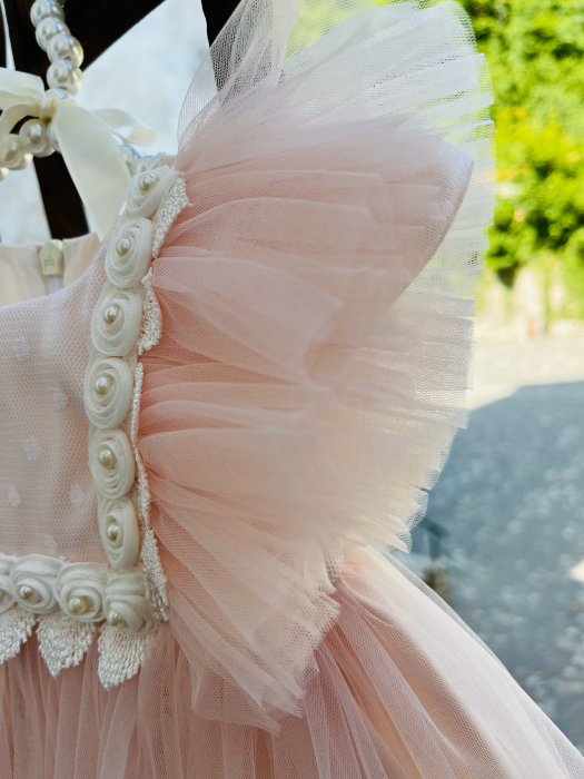 Rochie de botez roz cu floricele pe piept si tulle [3]