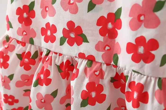 Rochita de vara cu floricele, funda rosie si palarie asortata [4]