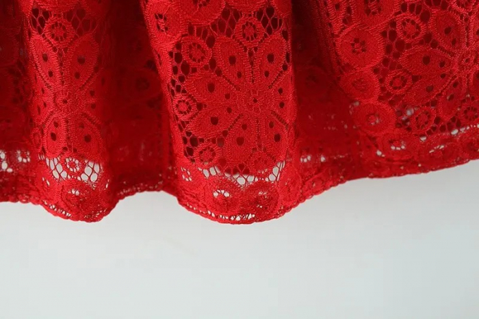 Rochie roșie cu broderie și guler [4]