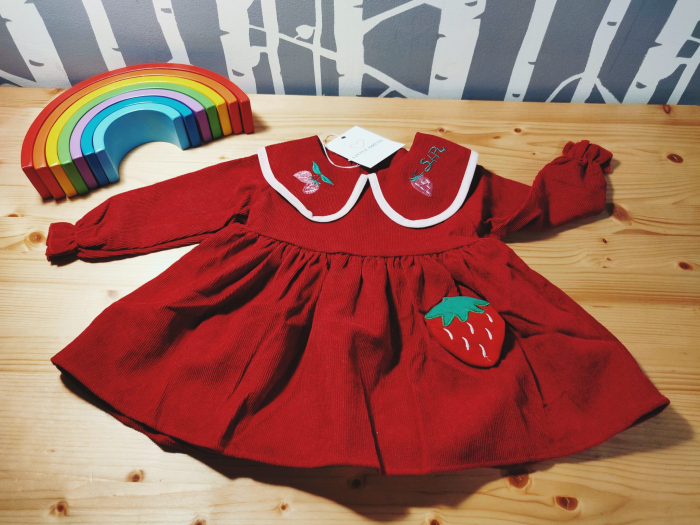 Rochie roșie cu guler și căpșuni [2]