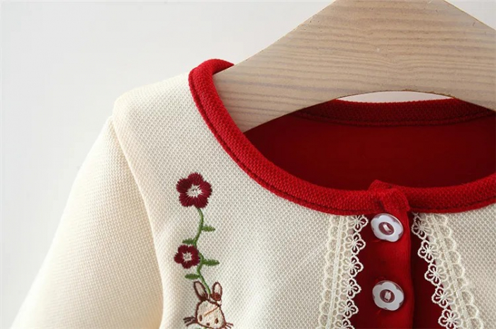 Rochie rosie cu maneci albe si broderie [2]