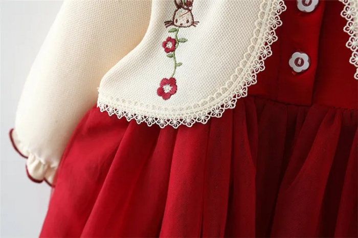Rochie rosie cu maneci albe si broderie [5]