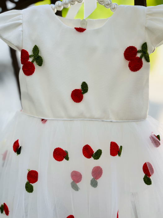 Rochie alba cu voal si cirese brodate plus bentita asortata [2]
