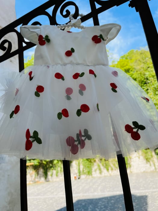 Rochie alba cu voal si cirese brodate plus bentita asortata [3]