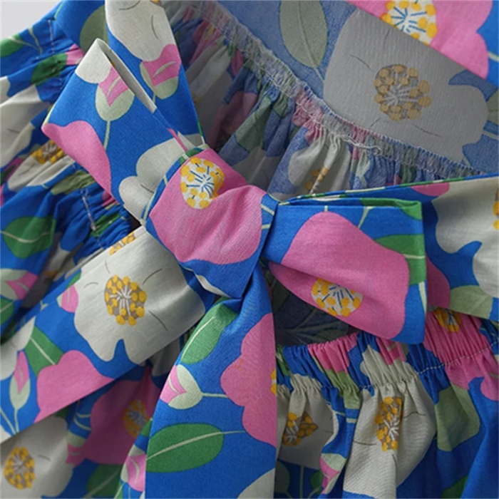 rochie-albastra-cu-flori-roz-si-spate-decupat-cu-fundita.jpg [4]