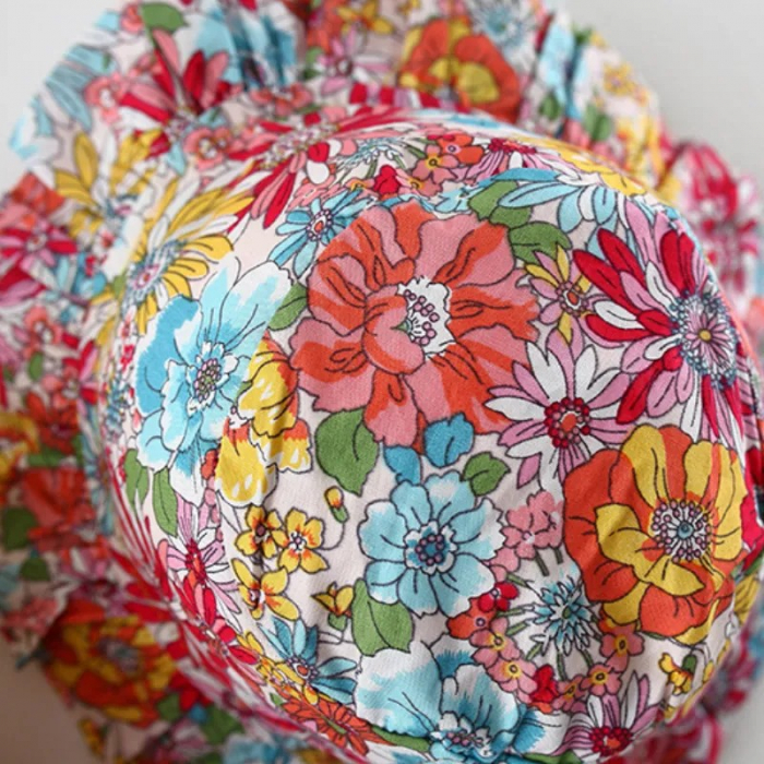 rochie-cu-floricele,-volane-galbene-si-palarie-asortata.jpg [3]