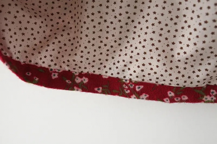 Rochie rosie de iarna cu guler, nasturi si fundita [4]