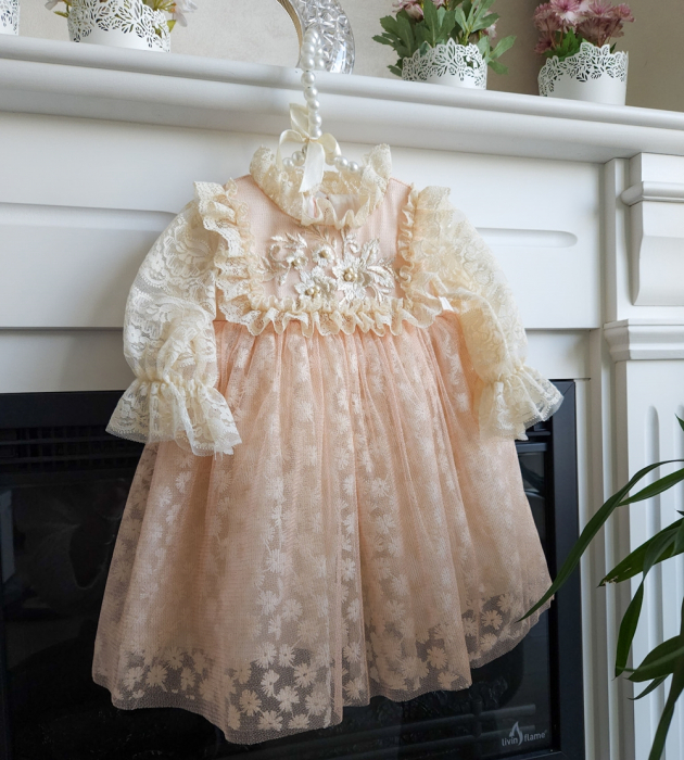 Rochita Botez Retro Peach Embrace [3]