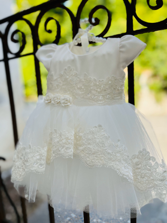 Rochie alba de botez asimetrica cu broderie si tulle plus bentita asortata [1]