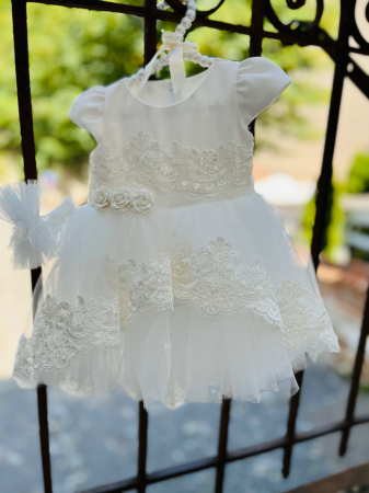 Rochie alba de botez asimetrica cu broderie si tulle plus bentita asortata [4]