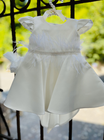 Rochie alba de botez cu pene in talie, funda maxi la spate plus bentita asortata [3]