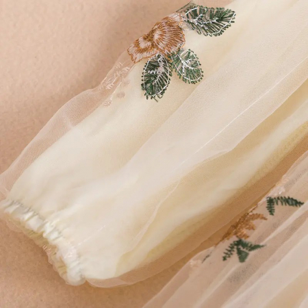 Rochie crem de ocazie cu floricele brodate [3]