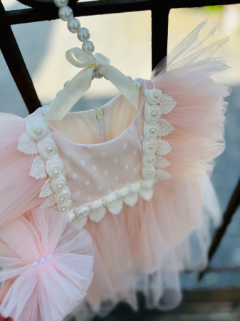 Rochie de botez roz cu floricele pe piept si tulle [3]
