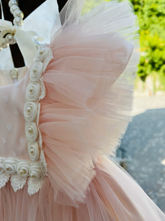 Rochie de botez roz cu floricele pe piept si tulle [2]