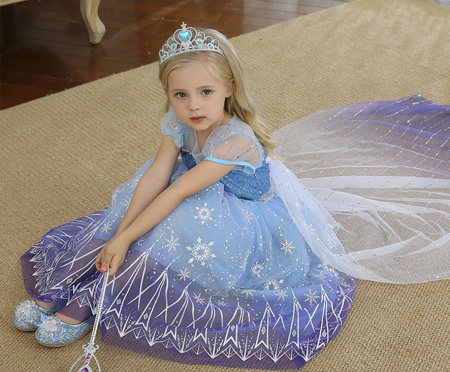 Rochie de ocazie Elsa cu tulle cu stelute si trena [2]