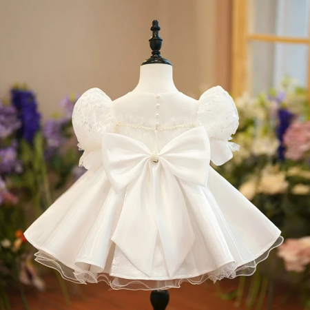 Rochie alba de printesa cu aplicatii, broderie si funda la spate [4]