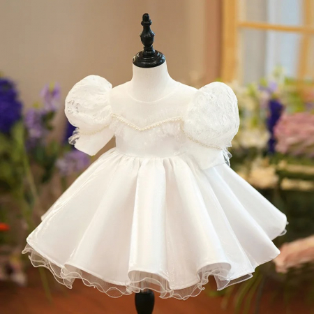 Rochie alba de printesa cu aplicatii, broderie si funda la spate [5]