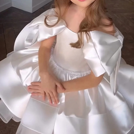 Rochie alba de ocazie cu falduri si funde pe umeri [1]
