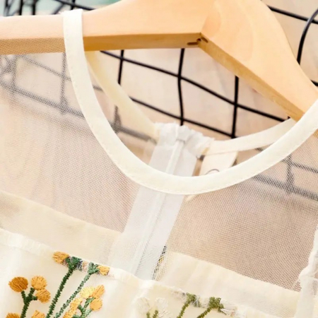 Rochie crem de ocazie cu floricele brodate [1]