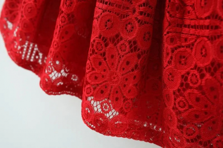 Rochie roșie cu broderie și guler [2]