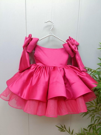 Rochie fucsia de ocazie cu falduri si funde pe umeri [1]