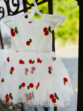 Premium - Rochie alba cu voal si cirese brodate plus bentita asortata