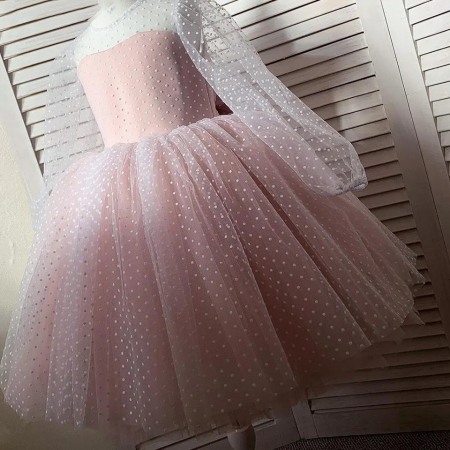 Rochițe de ocazie - Rochie eleganta roz cu bulinute, maneci transparente si fusta din tulle