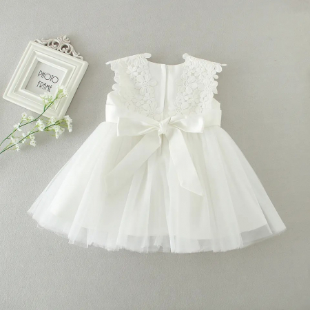 Rochie alba de botez cu floricele aplicate si tulle [2]
