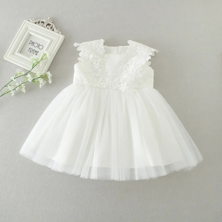 Rochie alba de botez cu floricele aplicate si tulle [1]