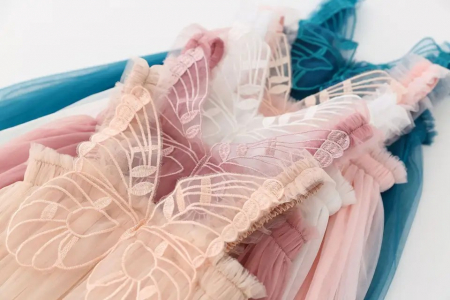 Rochie de voal roz cu fluturas [1]