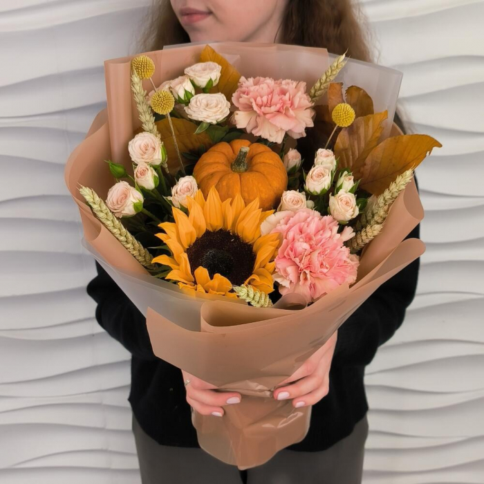 Buchet de Toamnă cu Floarea Soarelui, Dovleac și Miniroze [2]