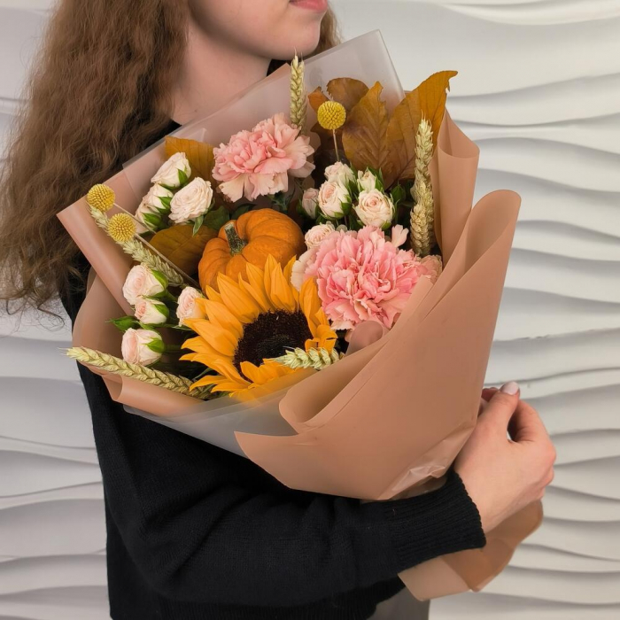 Buchet de Toamnă cu Floarea Soarelui, Dovleac și Miniroze [3]