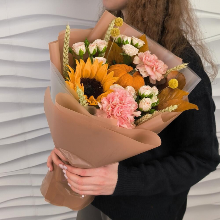 Buchet de Toamnă cu Floarea Soarelui, Dovleac și Miniroze [4]