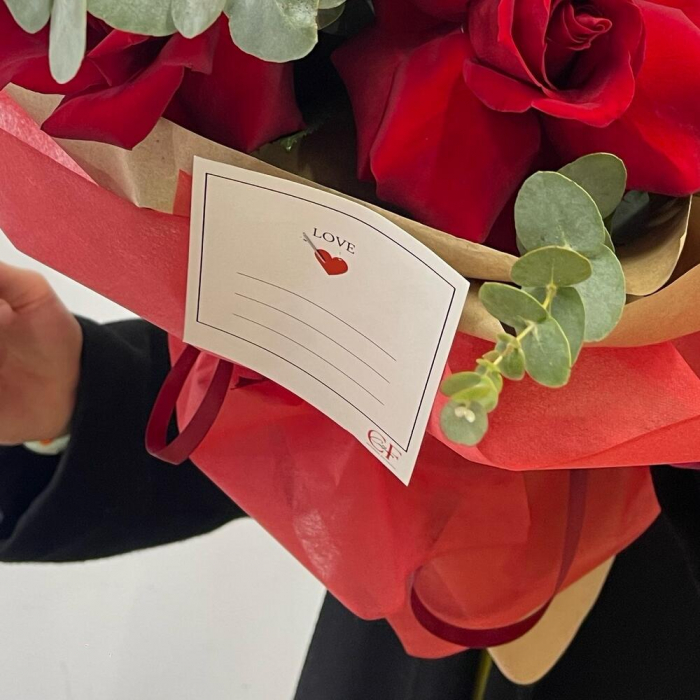 Buchet din Trandafiri și Balon Inimă pentru Valentine's Day [2]