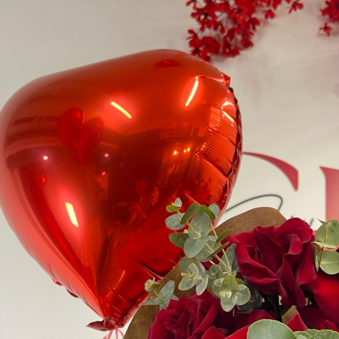 Buchet din Trandafiri și Balon Inimă pentru Valentine's Day [4]