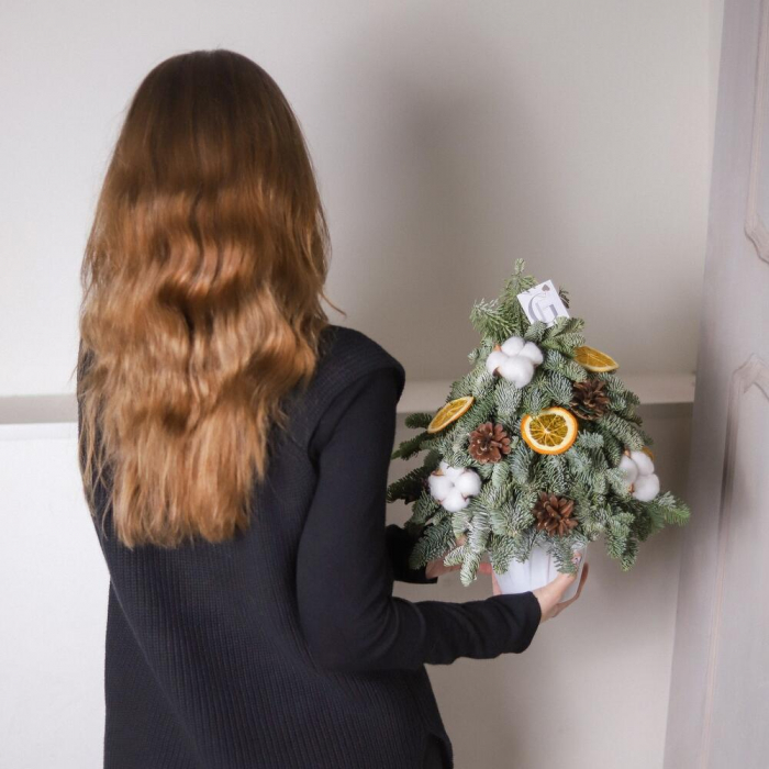 Brad de Craciun cu bumbac, conuri de pin si portocala [4]