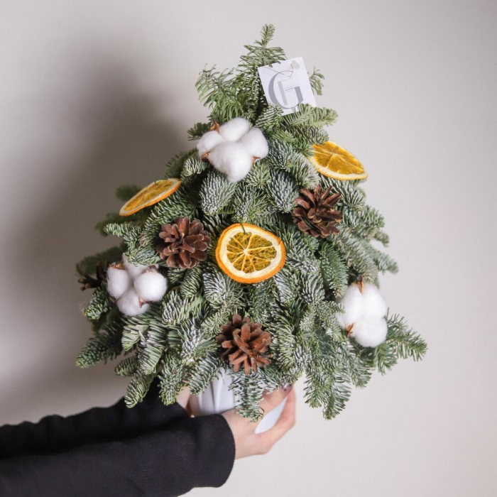 Brad de Craciun cu bumbac, conuri de pin si portocala [3]