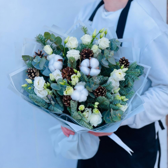 Buchet de Iarnă din Lisianthus și Eucalipt [2]
