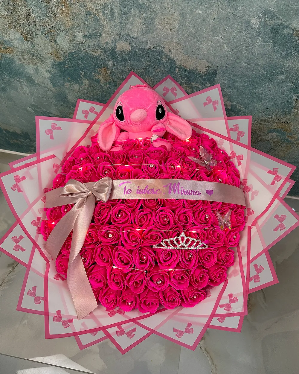 Buchet din 101 Trandafiri de Săpun cu Stitch [2]