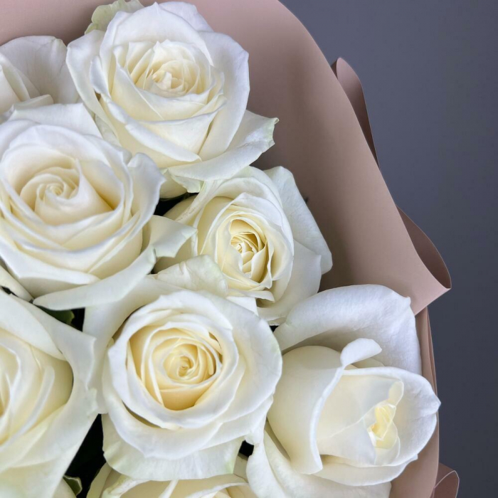 Buchet din 11 Trandafiri Albi [5]
