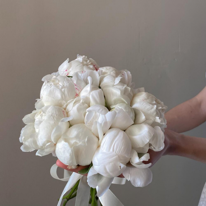 Buchet din 11 Bujori Albi [4]
