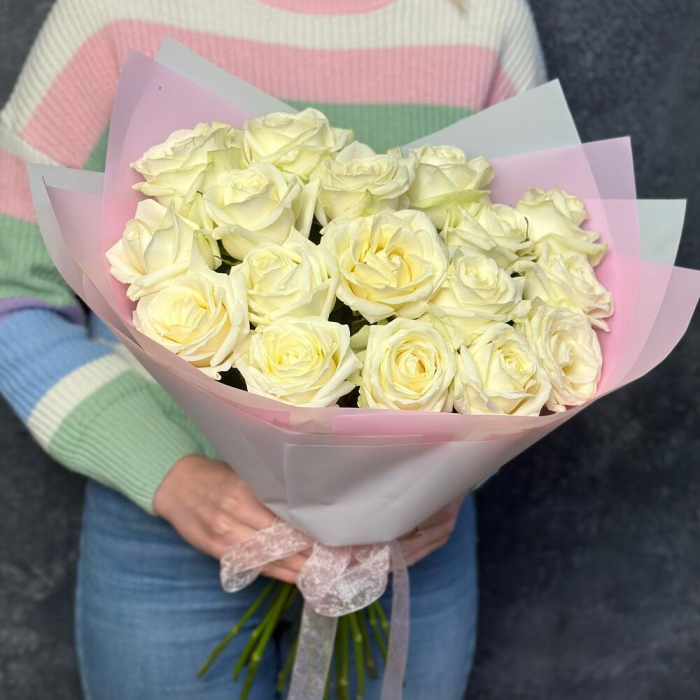 Buchet din 17 Trandafiri Albi [4]