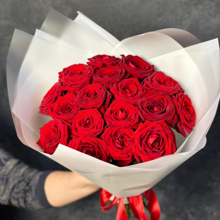 Buchet din 17 Trandafiri Roșii [2]