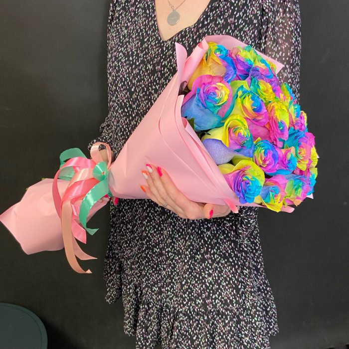 Buchet din 19 Trandafiri Rainbow [2]