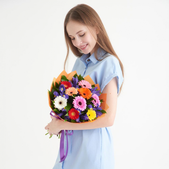Buchet din Mini-Gerbere și Iriși de Sf. Andrei [2]