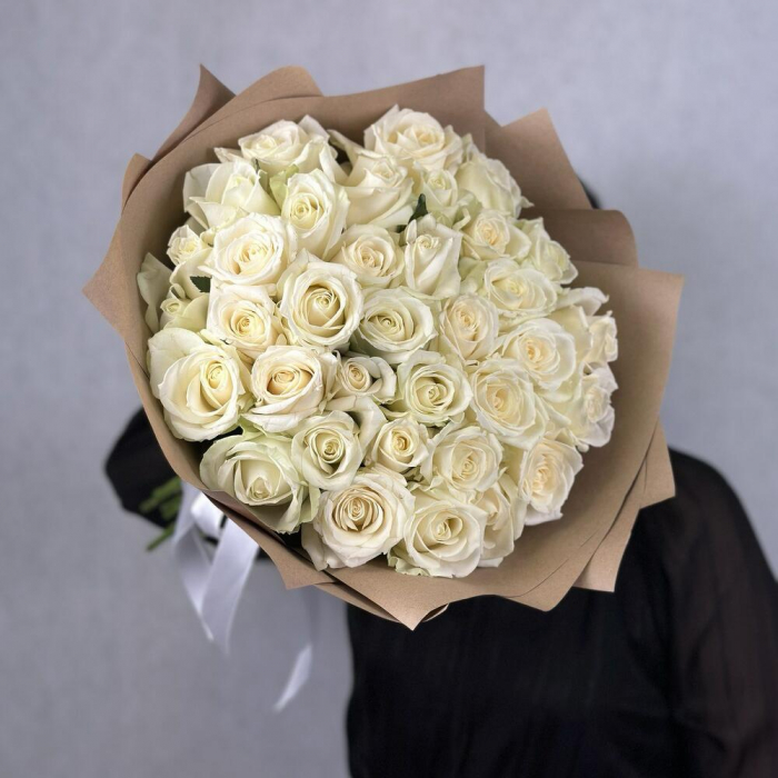 Buchet din 35 Trandafiri Albi [4]