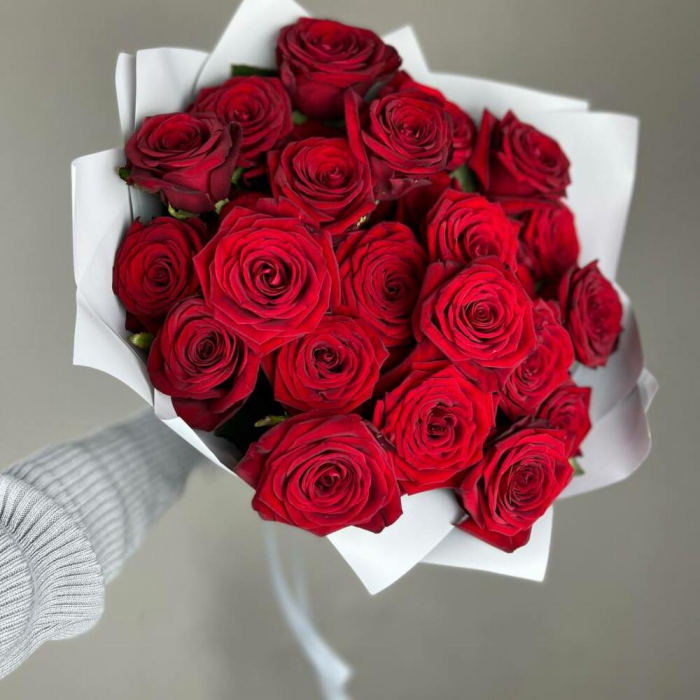 Buchet din 25 Trandafiri Roșii [4]