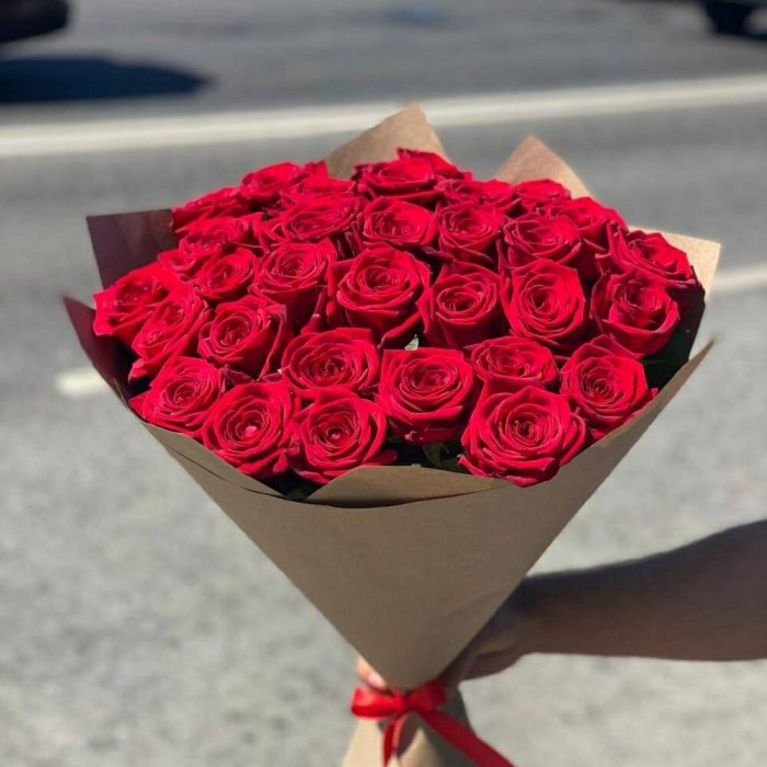 Buchet din 31 Trandafiri Roșii [3]