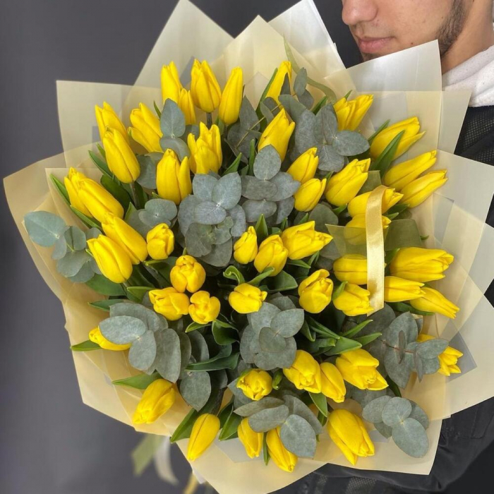 Buchet cu Lalele Galbene și Eucalipt [4]