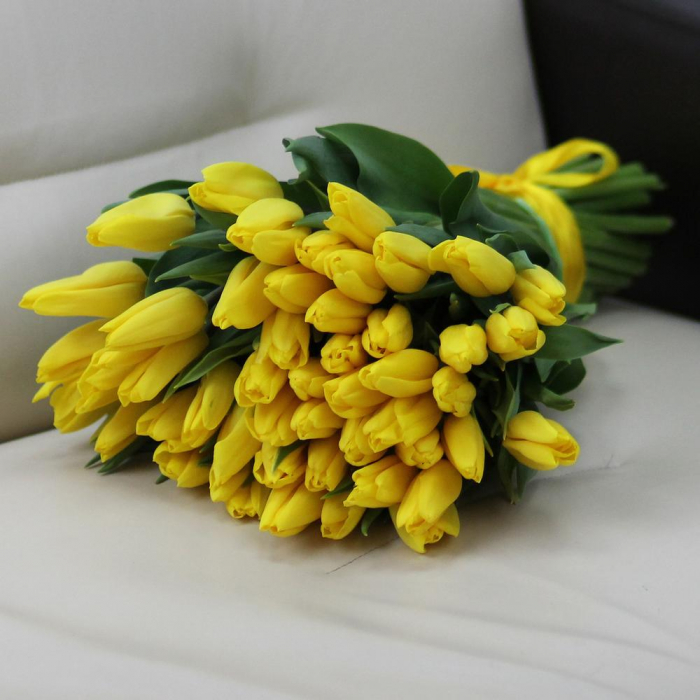 Buchet din 51 Lalele Galbene [4]
